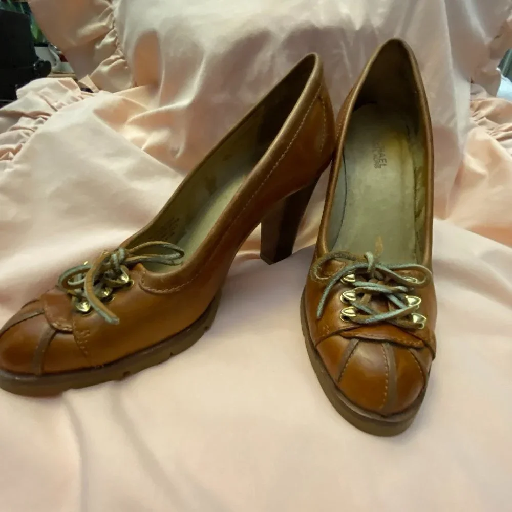 EUC Vintage Michael Kors Winter Warrior Leather Stacked Heels-8 1/2 - Picture 3 of 16